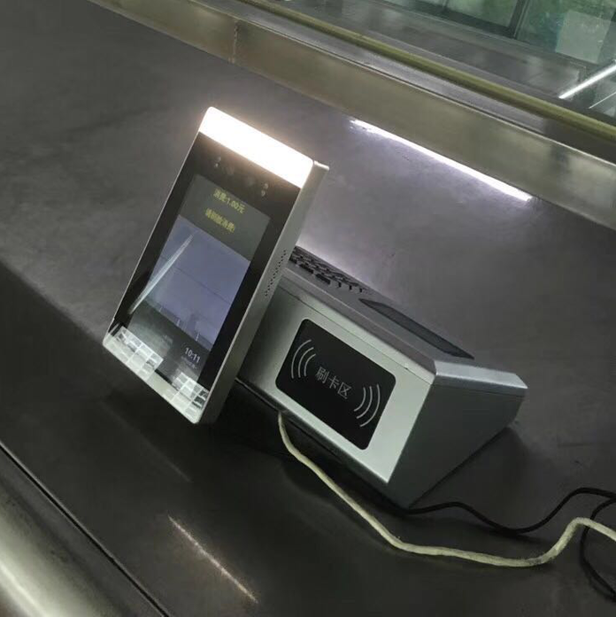 人脸识别消费机 公司食堂管理机 员工刷卡刷脸消费机 工厂食堂管理机 充值消费机健康管理消费机 智能帮手人工智能消费机图1