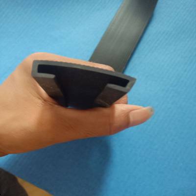 传递箱通信设备U型包边橡胶密封条图2