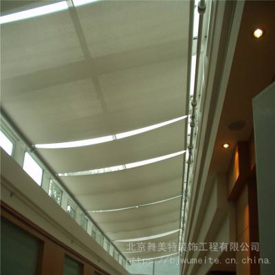 衡水幼儿园遮阳隔热遮阳帘 户外电动天棚帘 幼儿园操场智能环保天棚帘图1