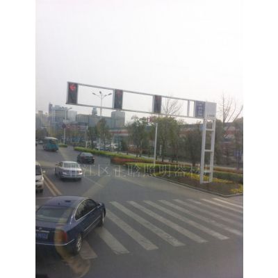 供应交通信号灯、监控杆、红绿灯、交通标志杆厂家成本供应