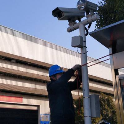 EWIG牌道路交通智能测速抓拍设备海康300万专制摄像机