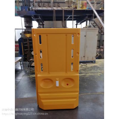 徐州城市道路施工1.8米*1米纯原料注水围挡租赁 中远交通设施抗老化防晒防冲击水马围挡防撞桶图1