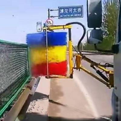 公路护栏板清洗机 全液压清洗机参数及图片 城市中央护栏清洗机图2