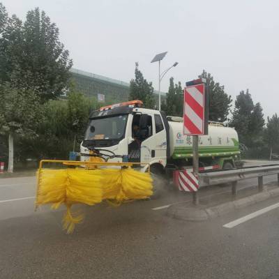 鸿信城市道路护栏清洗机 高速公路波形护栏清洗 公路隔音板清洗车