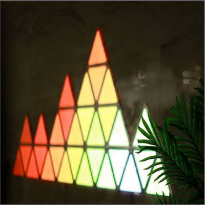 尚可饰 智能奇光板，三角形的模块灯板， 可拼接音乐变色灯板 遥控变色灯