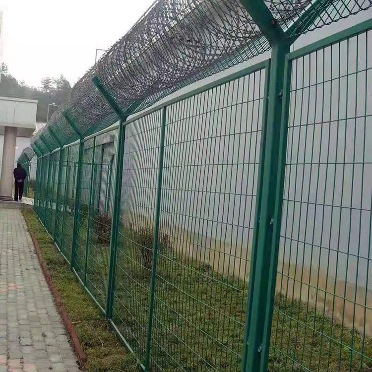 常年生产  监狱防攀护栏网机场安防护栏网 机场护栏网 机场隔离网 围墙监狱护栏网图3