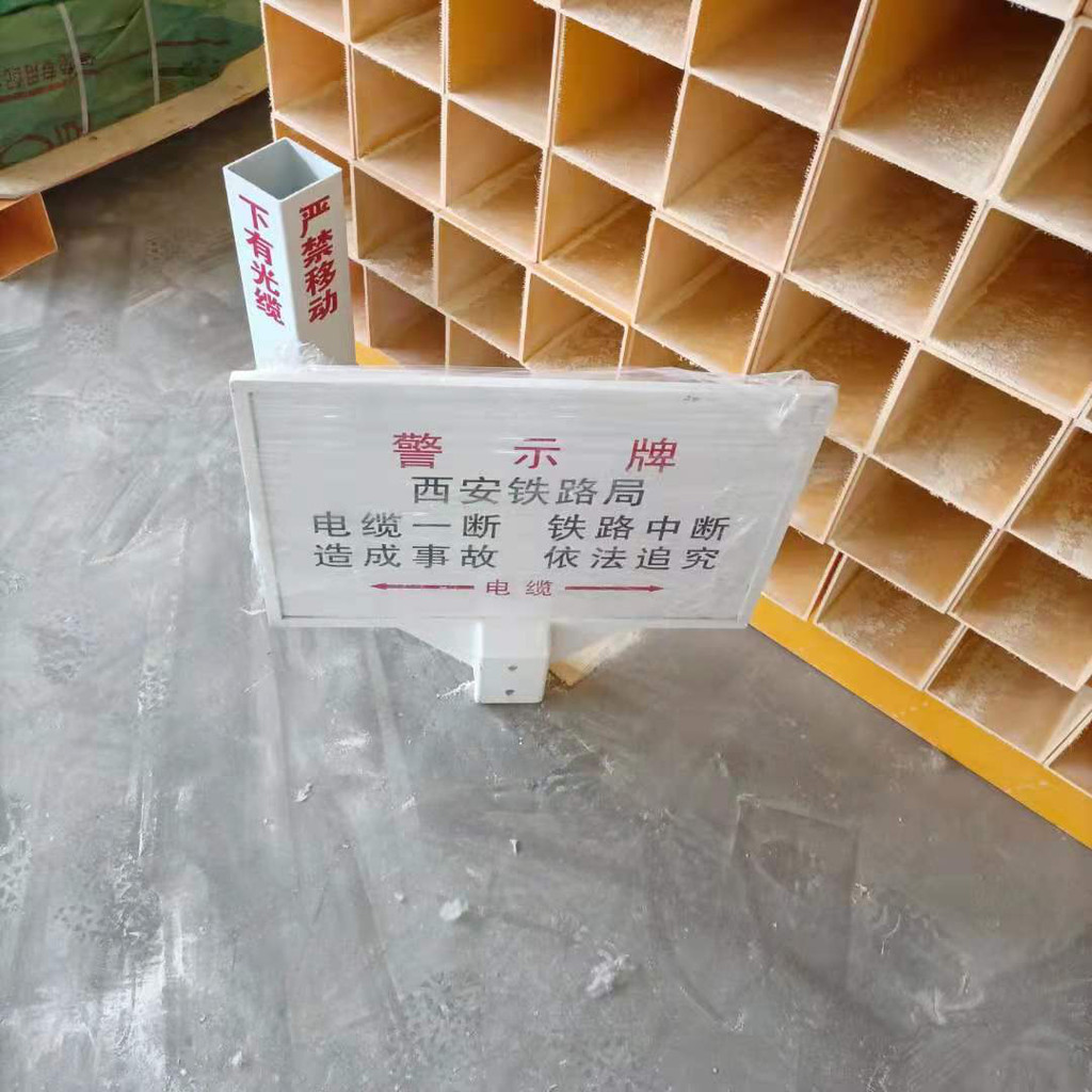 玻璃钢百米桩价格黑色通信里程碑图1