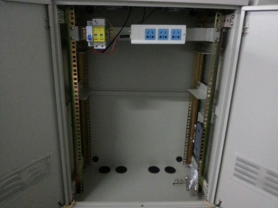 德瑞佳DRJ-47U标准网络机柜 网络配线柜图1