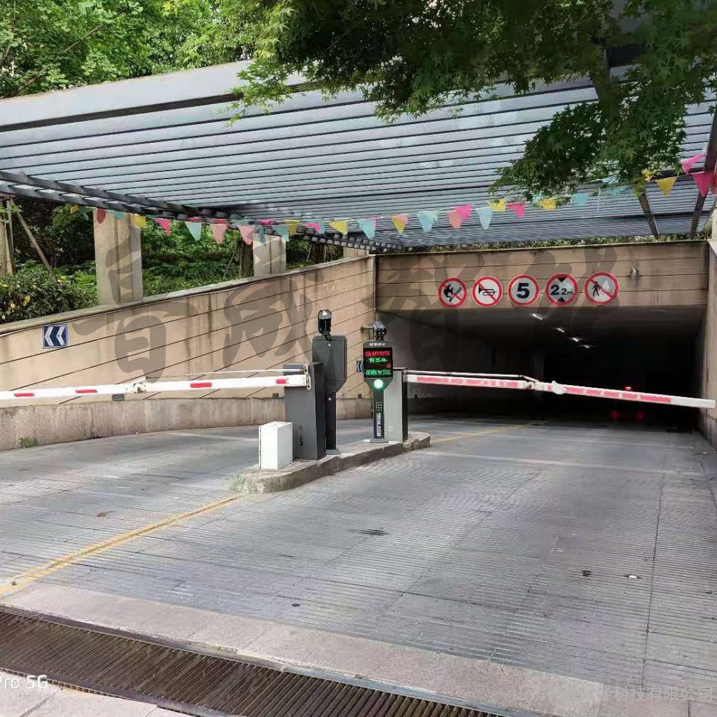 鹿晟智能 青岛小区椭圆升降杆 智能道闸批发 LS系列 上门安装图1