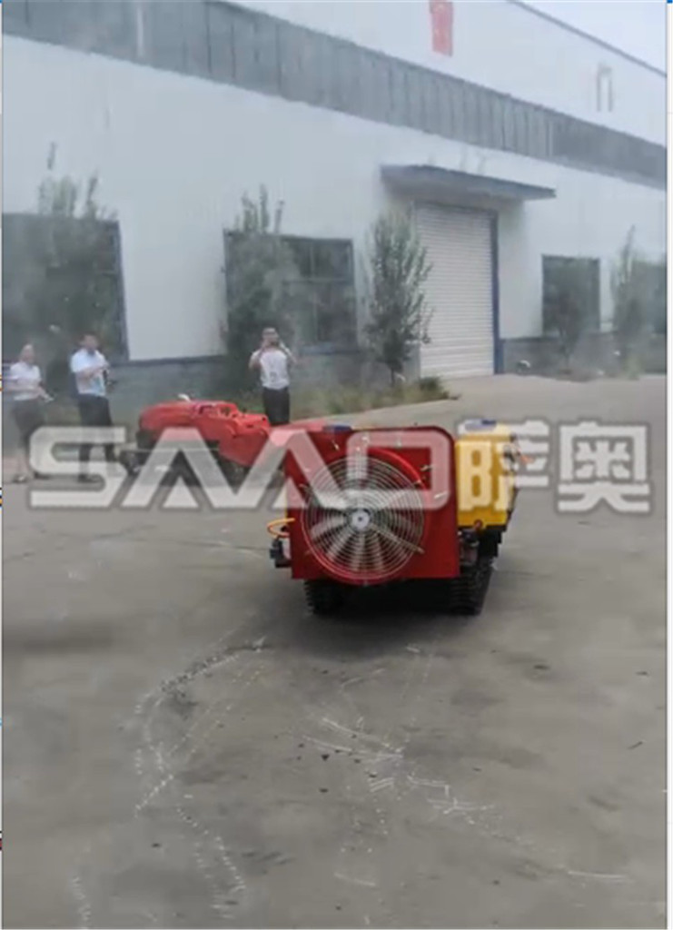 果园喷药设备  农作物小坦克  农业小坦克报价图2