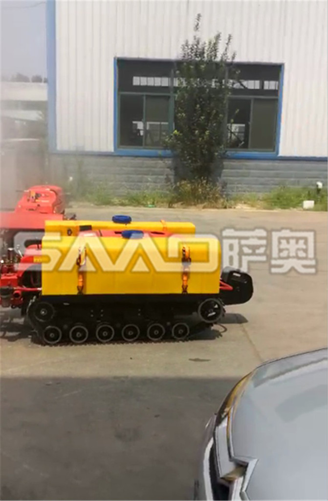 果园喷药设备  农作物小坦克  农业小坦克报价图3