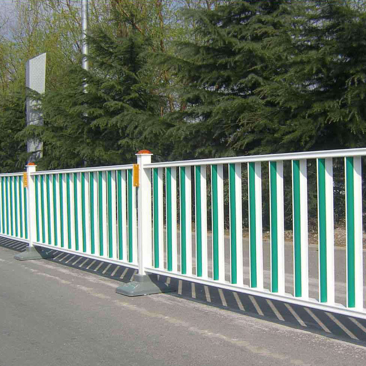 公路防撞护栏 城市道路防跨护栏 城市中央道路隔离围栏 市政护栏厂家定制图1